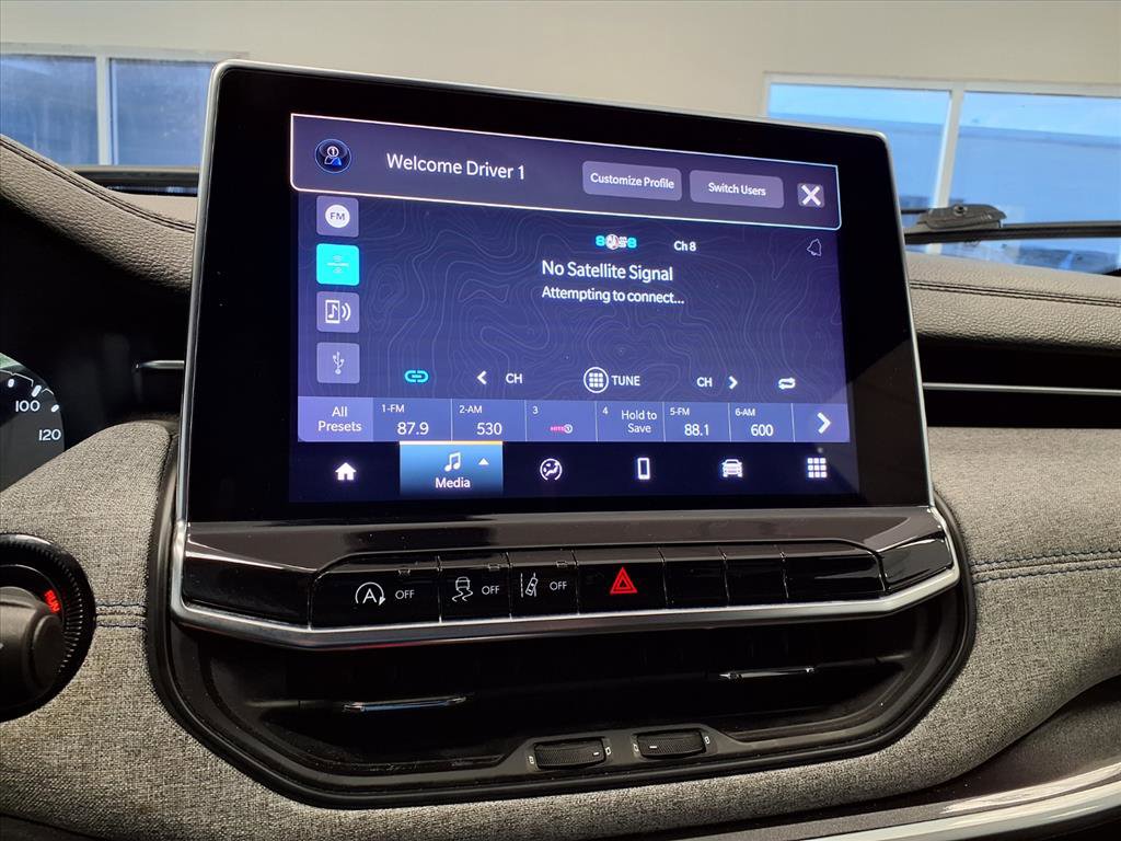 Used 2023 Jeep Compass Sport image 25