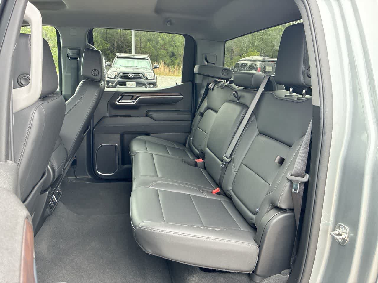 Used 2025 GMC Sierra 1500 SLT AWD/4WD image 24