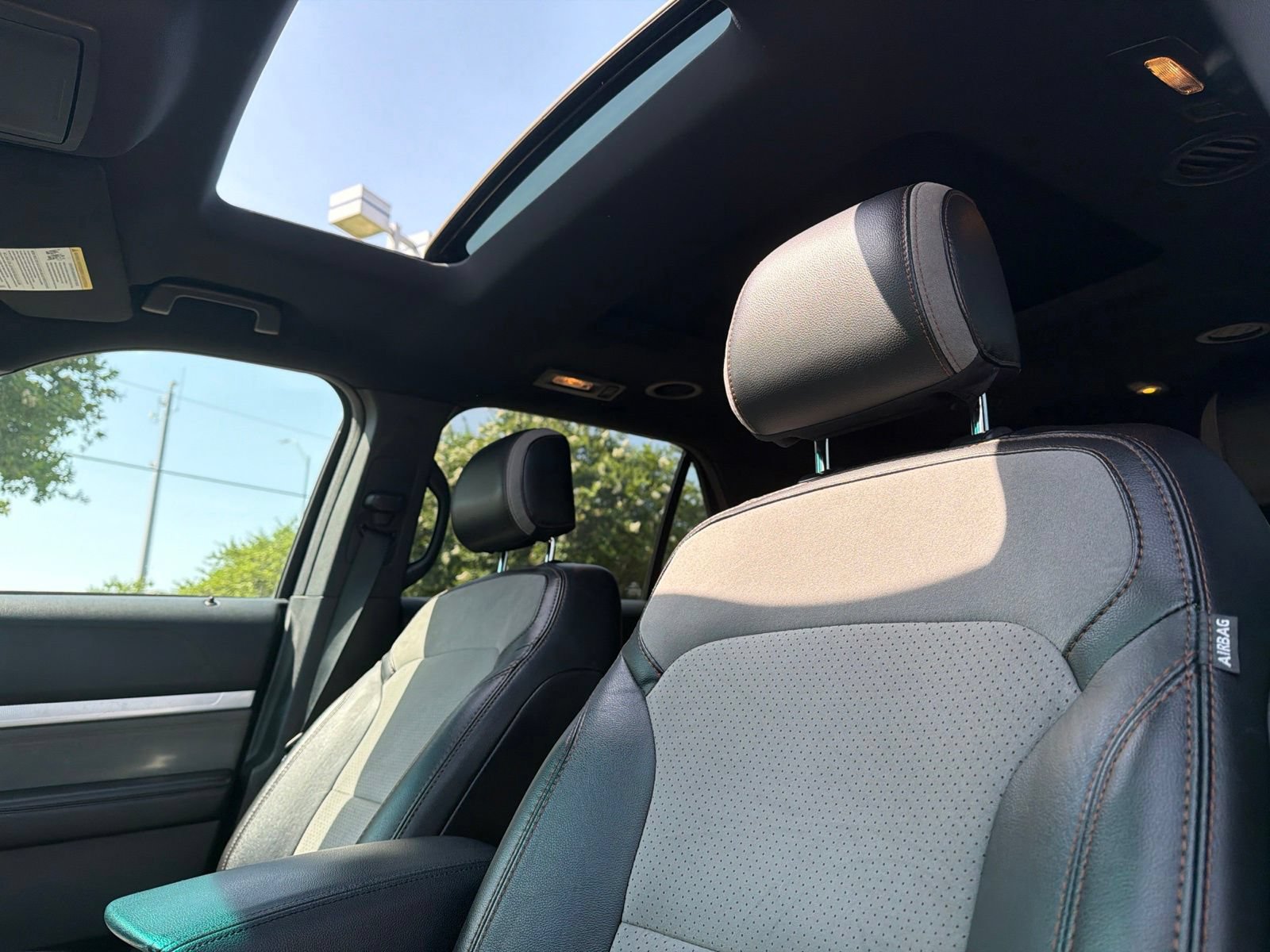 Used 2017 Ford Explorer XLT w/ Equipment Group 202A FWD image 8