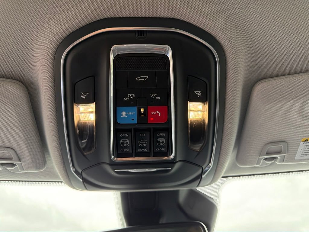 Used 2023 Jeep Grand Cherokee L Limited AWD/4WD image 32