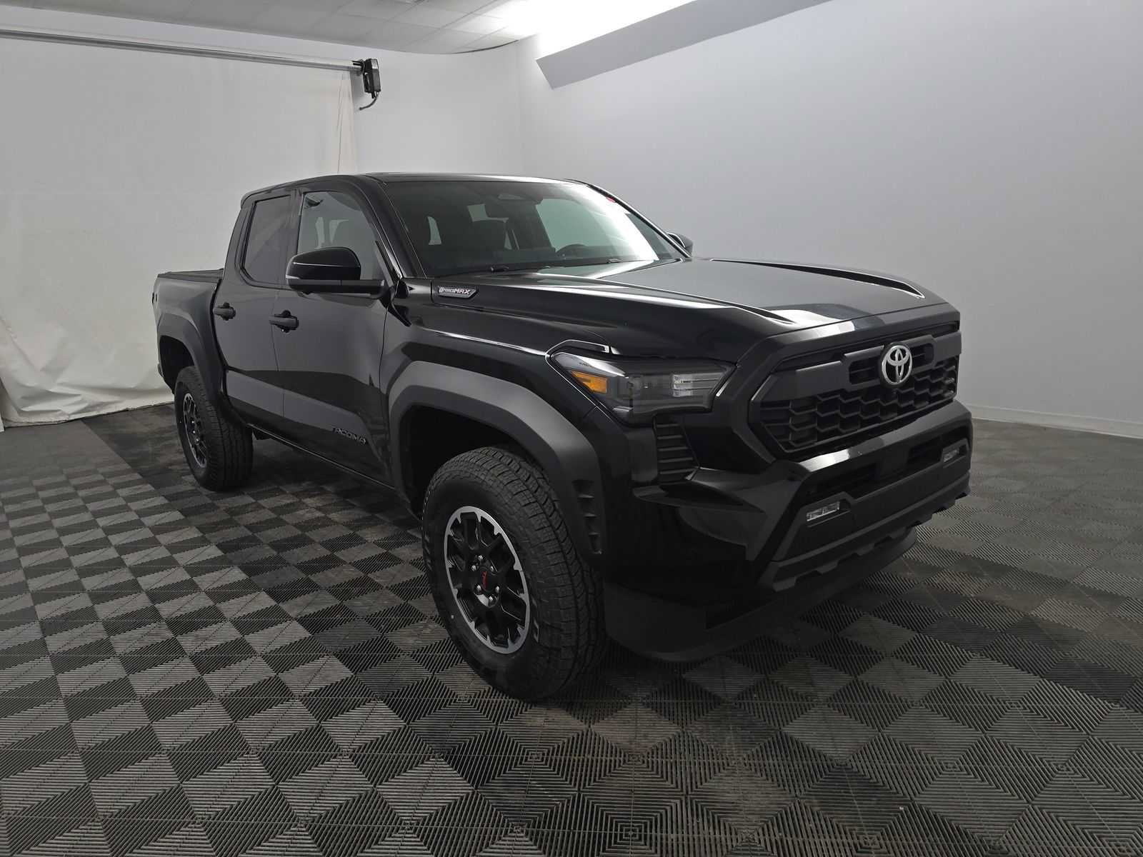 Certified 2025 Toyota Tacoma TRD Off-Road w/ TRD Off Road Premium Package AWD/4WD image 2