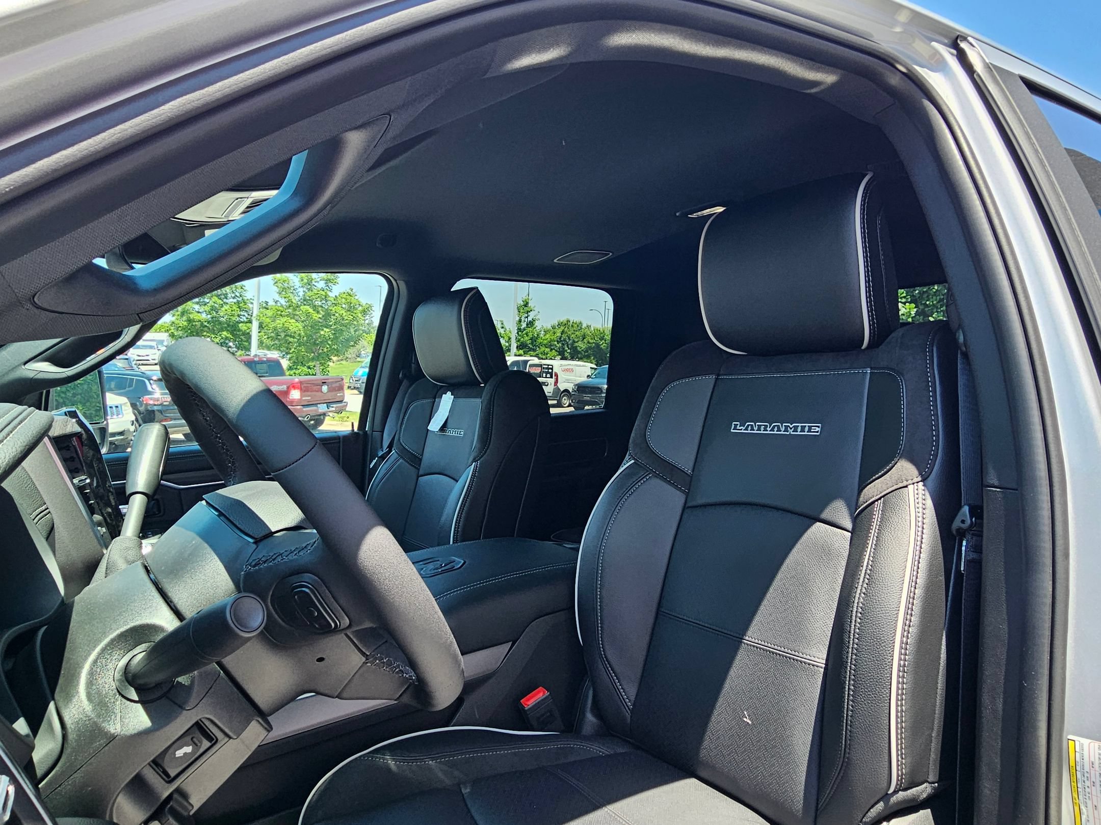 New 2026 RAM 2500 Laramie AWD/4WD image 19