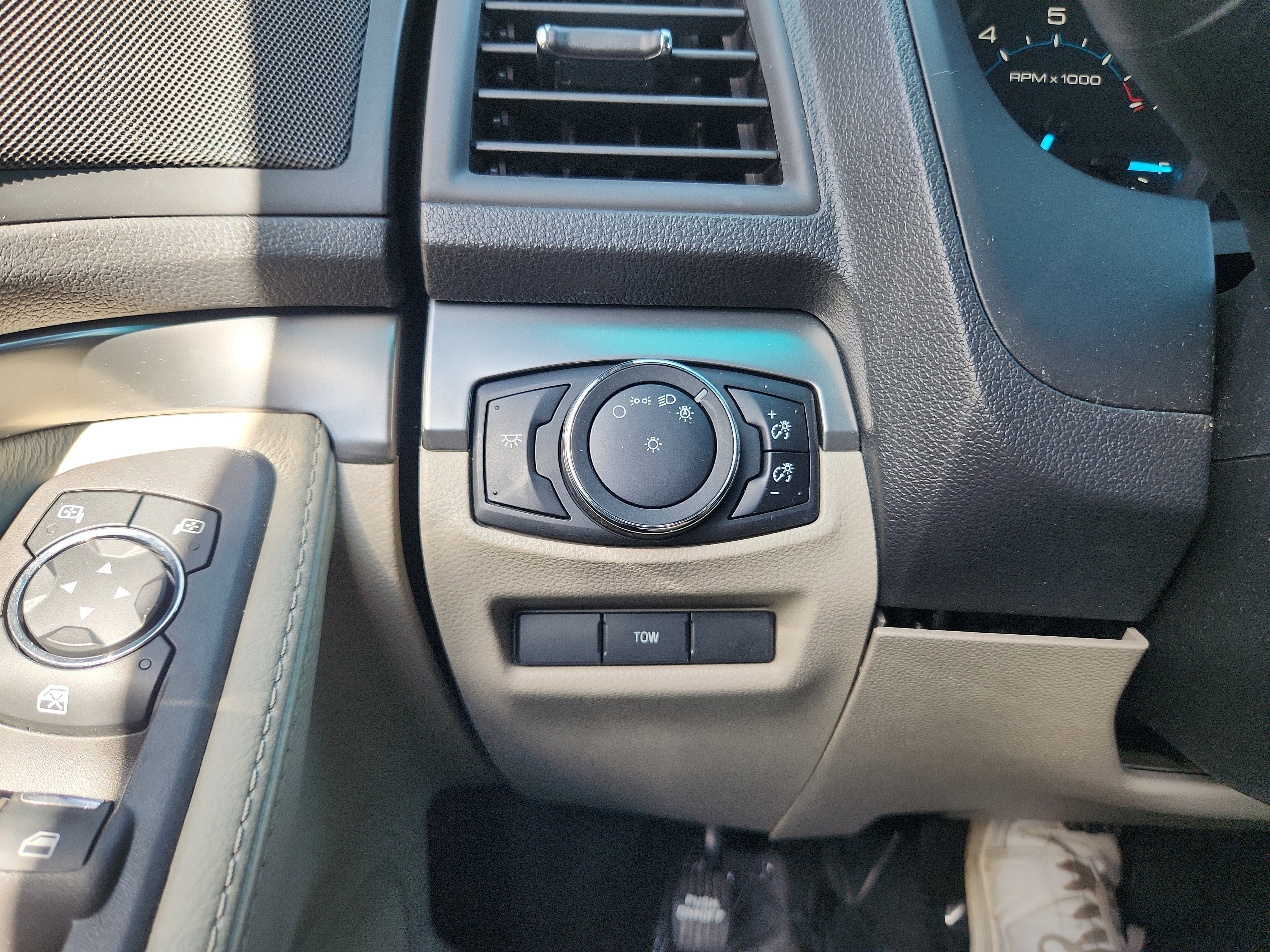 Used 2014 Ford Explorer 4WD image 30