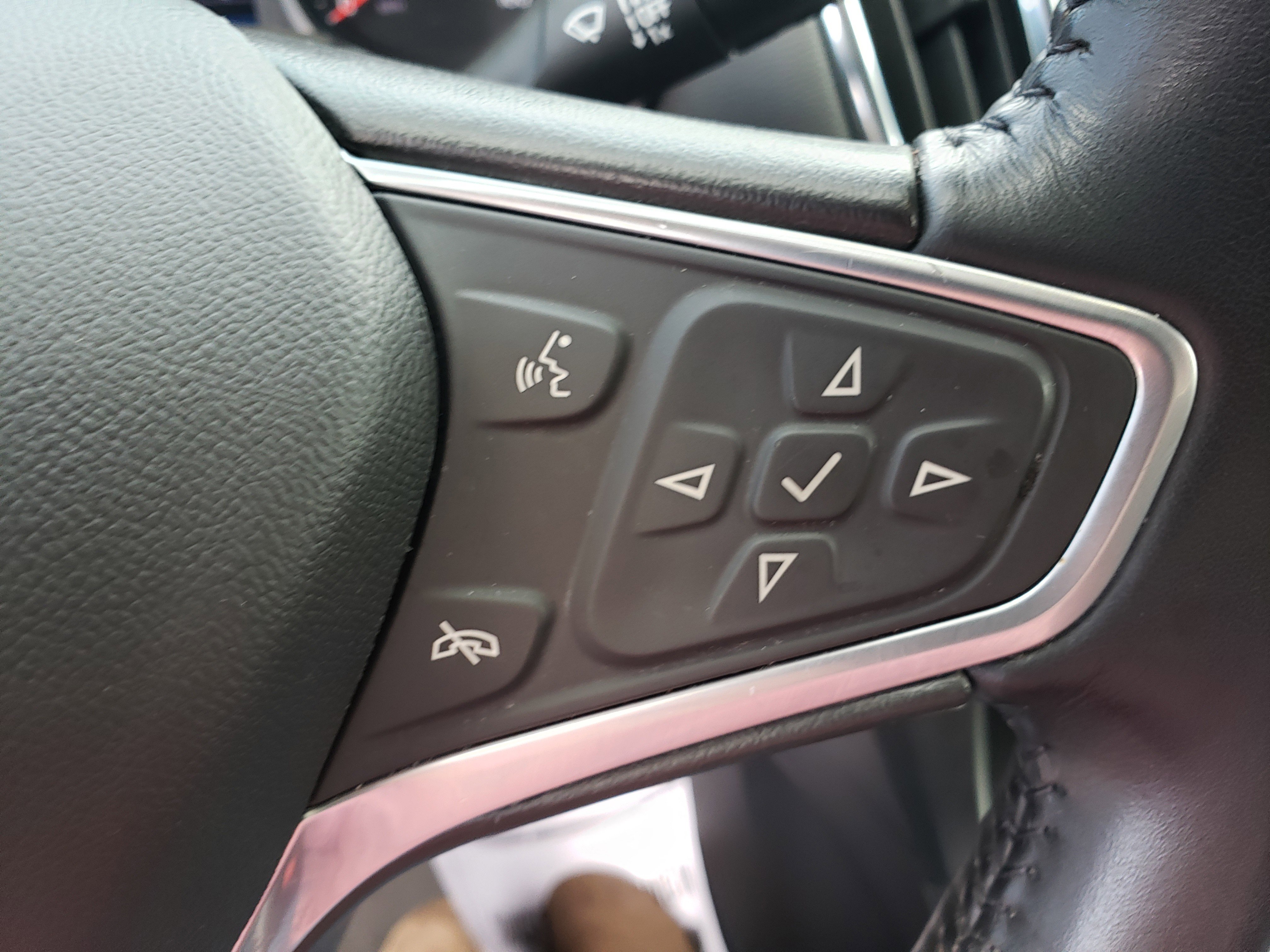 Used 2022 Chevrolet Equinox LT w/ Driver Convenience Package image 16