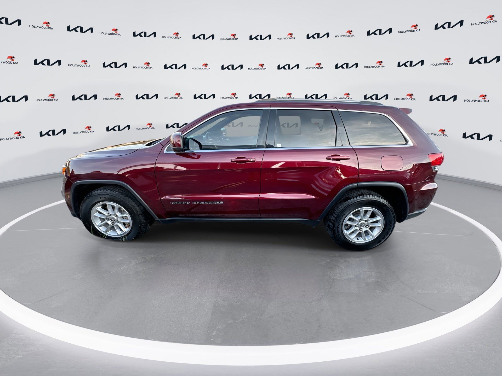 Used 2019 Jeep Grand Cherokee Laredo image 5