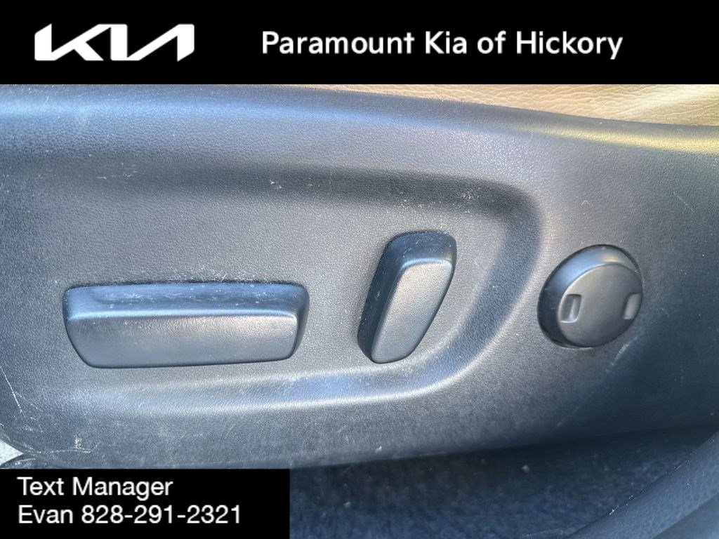 Used 2013 Toyota RAV4 Limited image 34