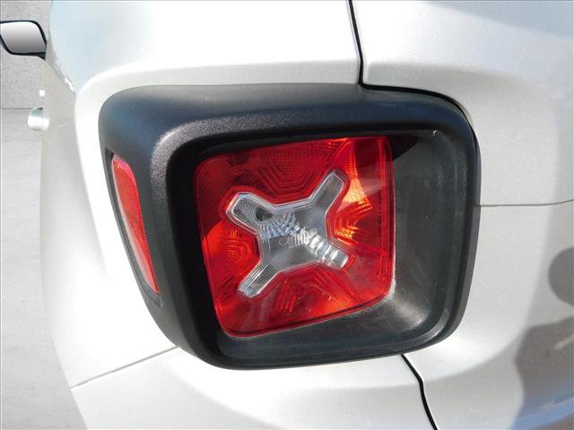 Used 2018 Jeep Renegade Latitude image 7