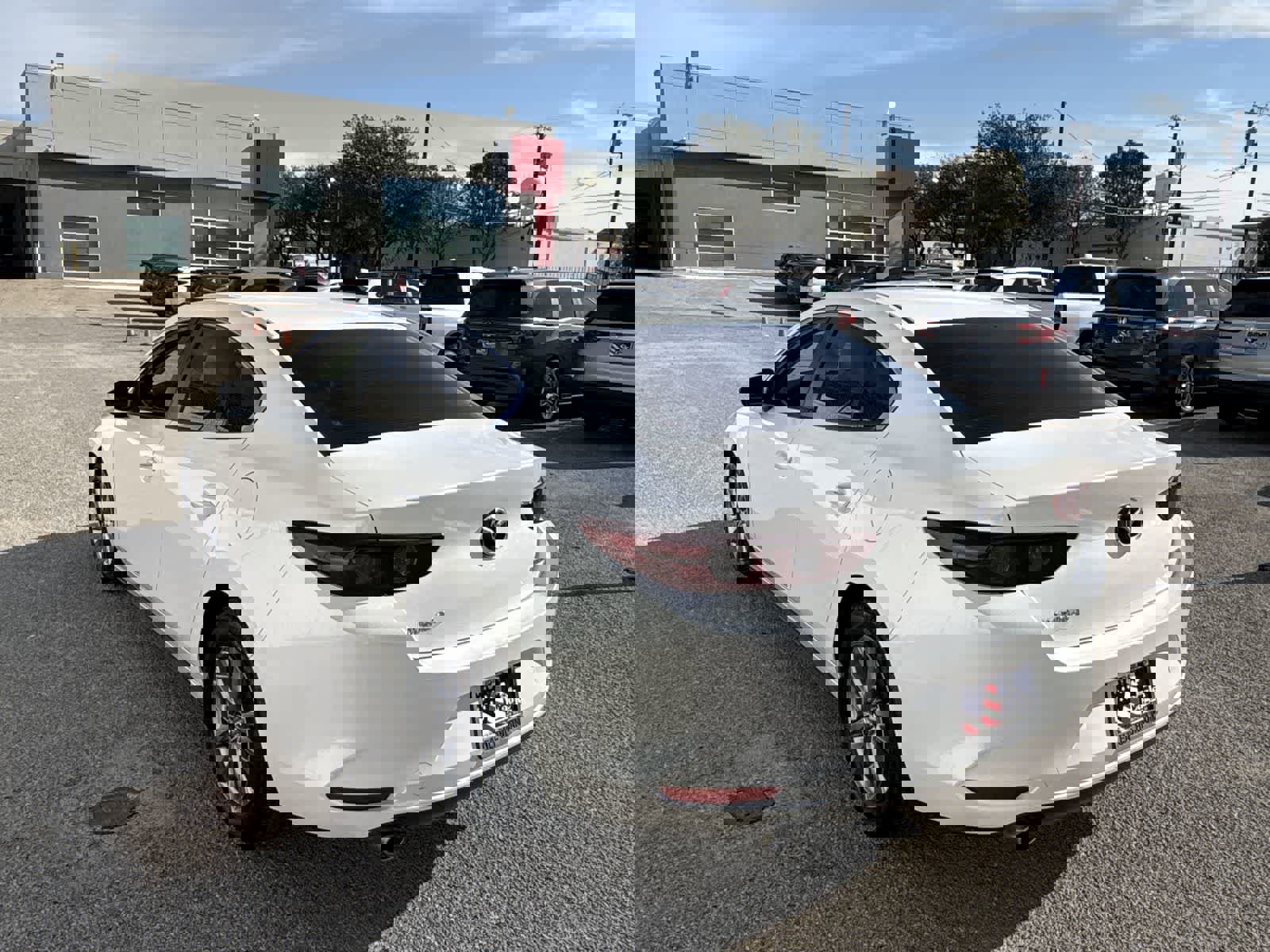 Used 2020 MAZDA MAZDA3 Sedan image 4