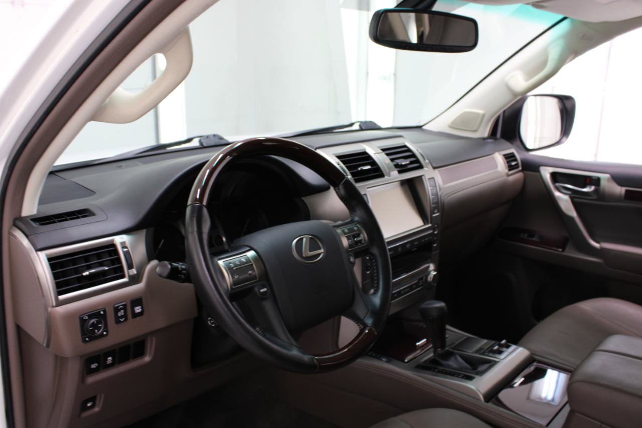 Used 2018 Lexus GX 460 Premium AWD/4WD image 32