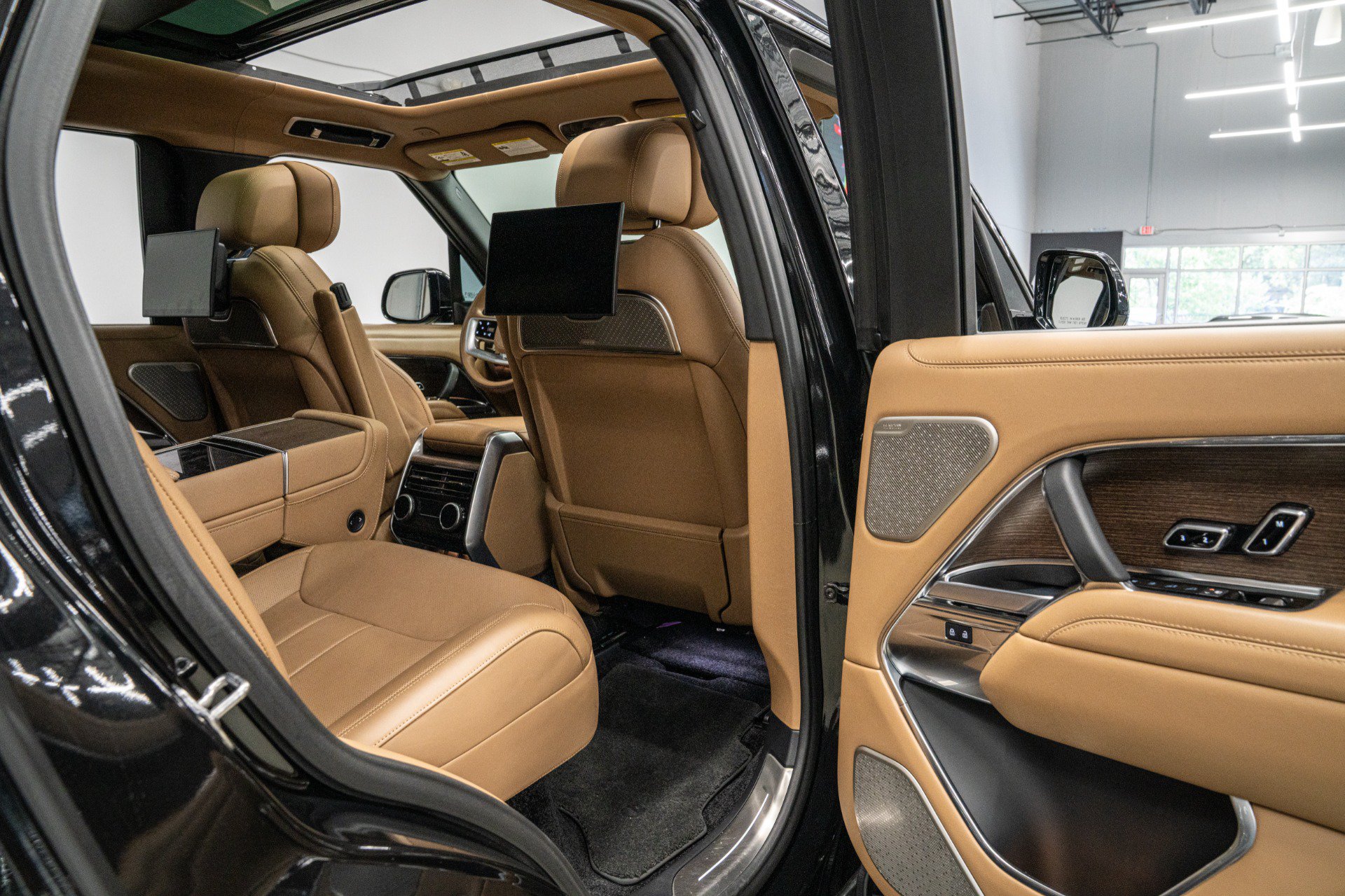 Used 2024 Land Rover Range Rover Autobiography AWD/4WD image 33