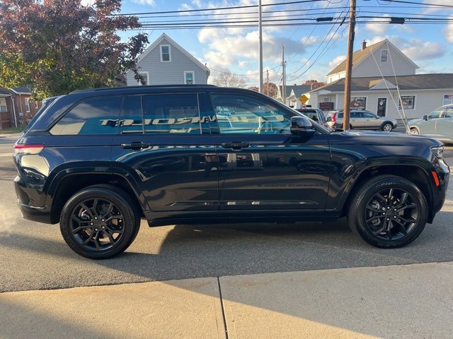 Used 2023 Jeep Grand Cherokee 30th Anniversary image 7