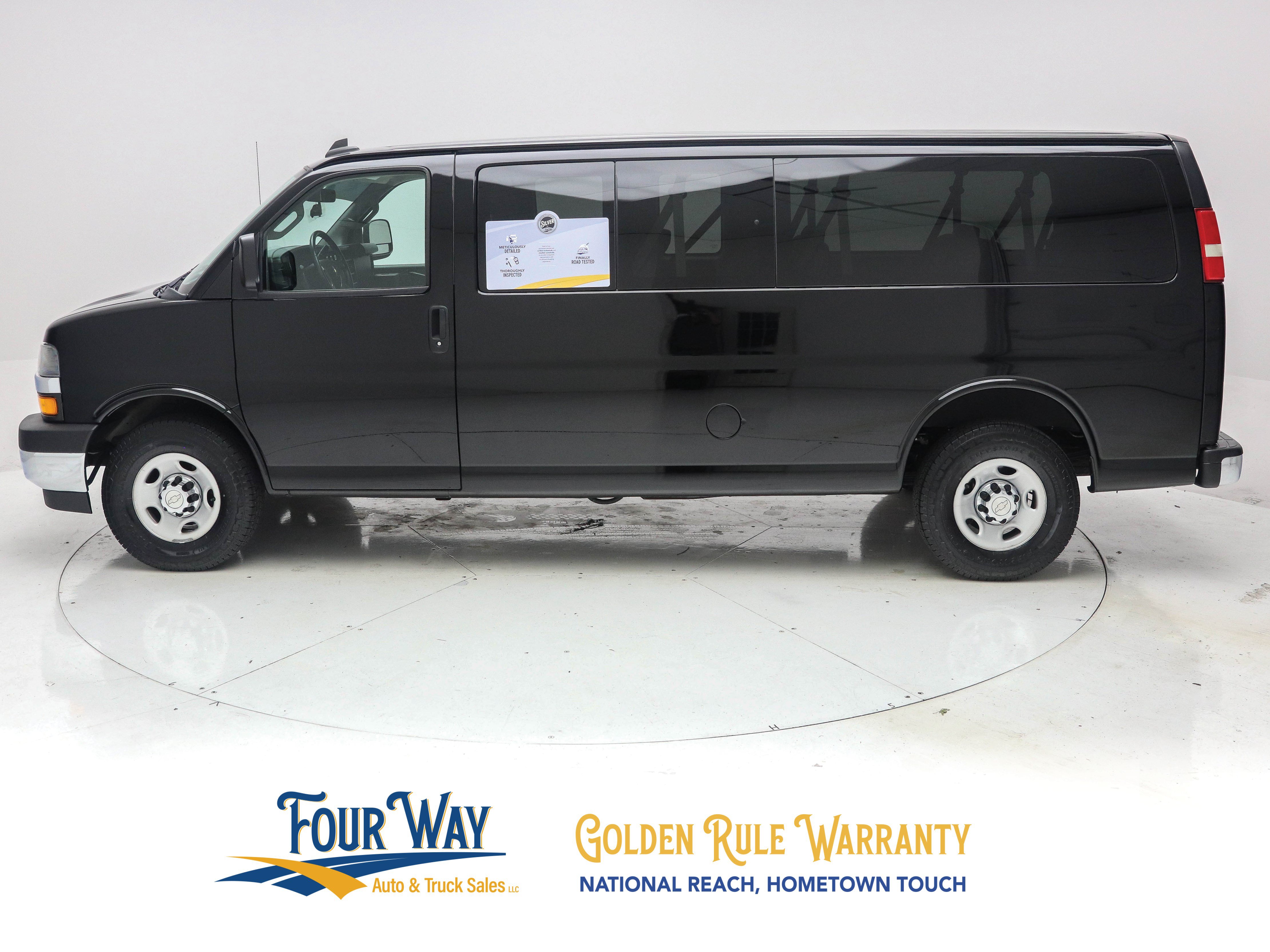 Used 2019 Chevrolet Express 3500 LT w/ LT Preferred Equipment Group RWD image 7