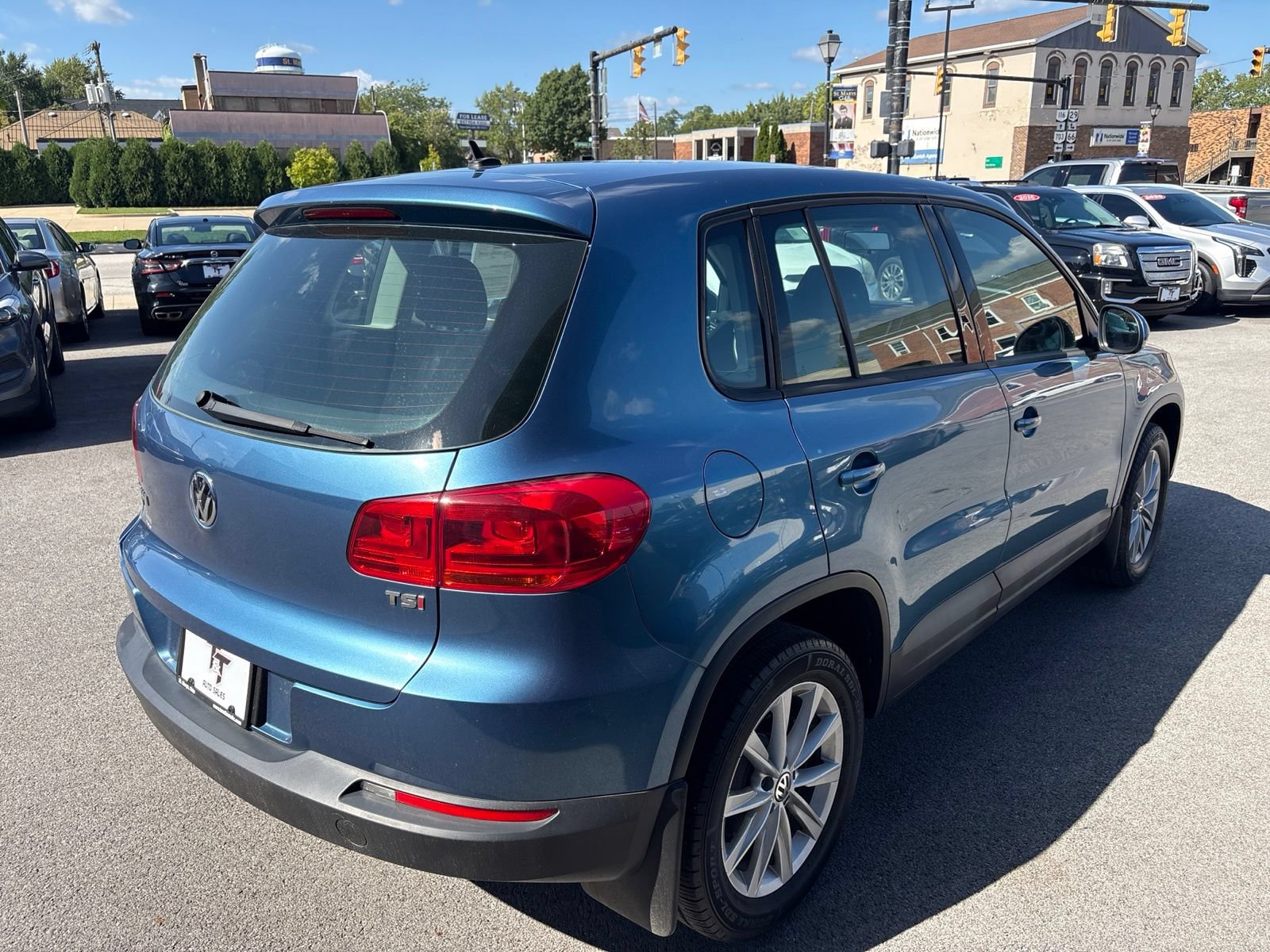 Used 2017 Volkswagen Tiguan Limited w/ Alloy Wheels Package FWD image 5