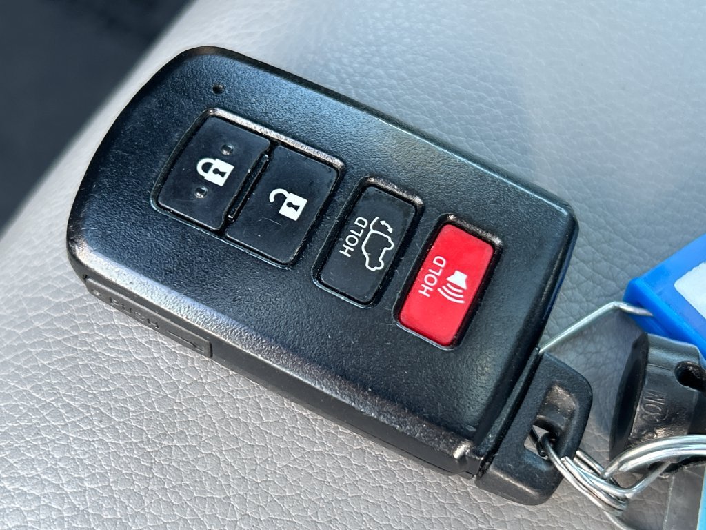 Used 2014 Toyota RAV4 Limited AWD/4WD image 32