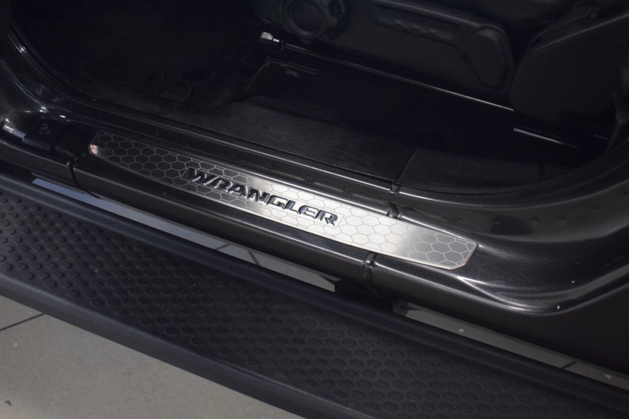 Used 2020 Jeep Wrangler Unlimited Sahara image 44