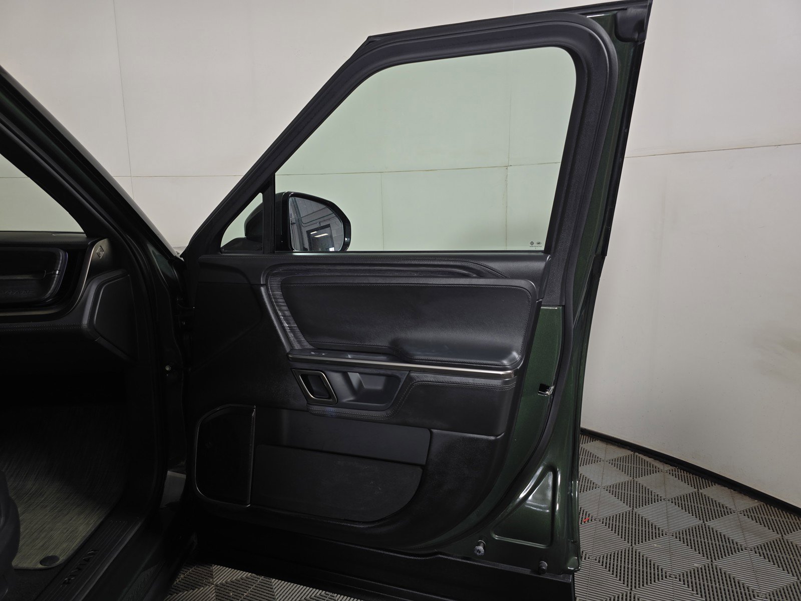 Used 2023 Rivian R1S Adventure image 17