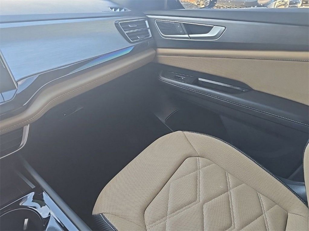 Used 2024 Volkswagen Atlas Cross Sport SE w/ Panoramic Sunroof Package image 18