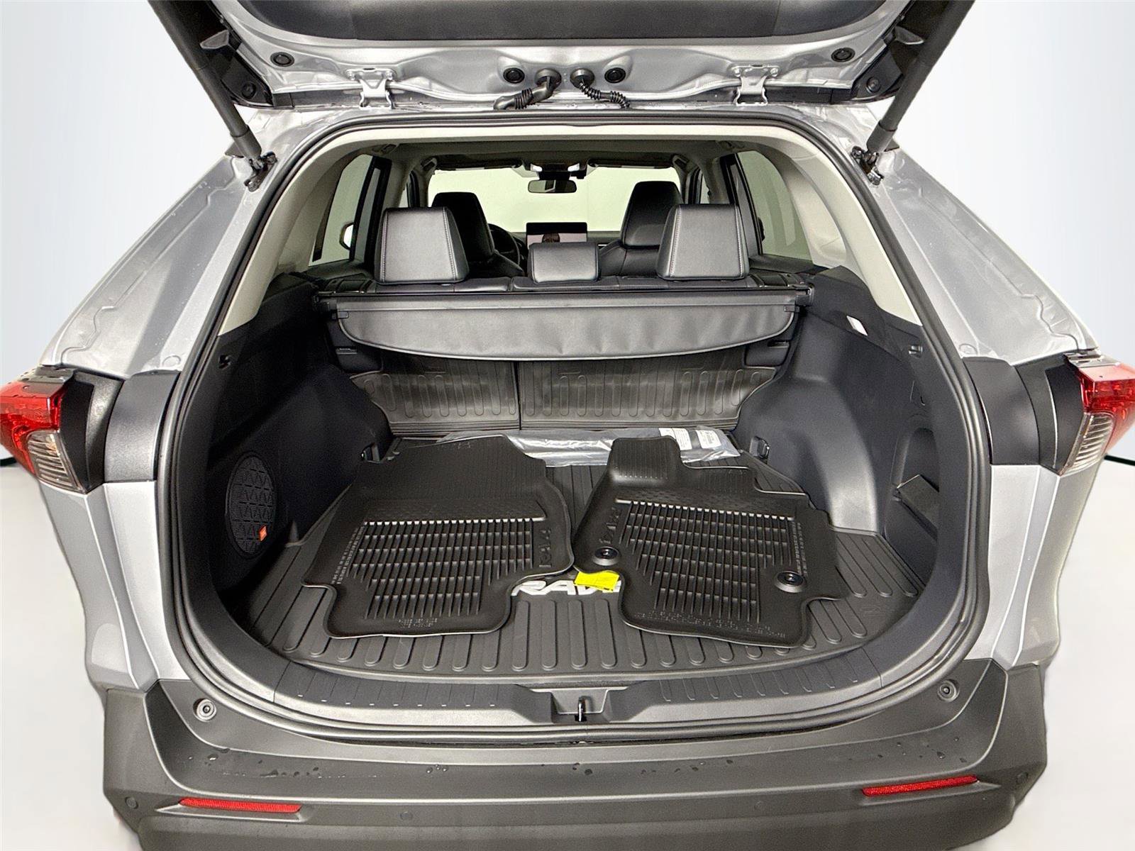 Used 2025 Toyota RAV4 XLE Premium image 42