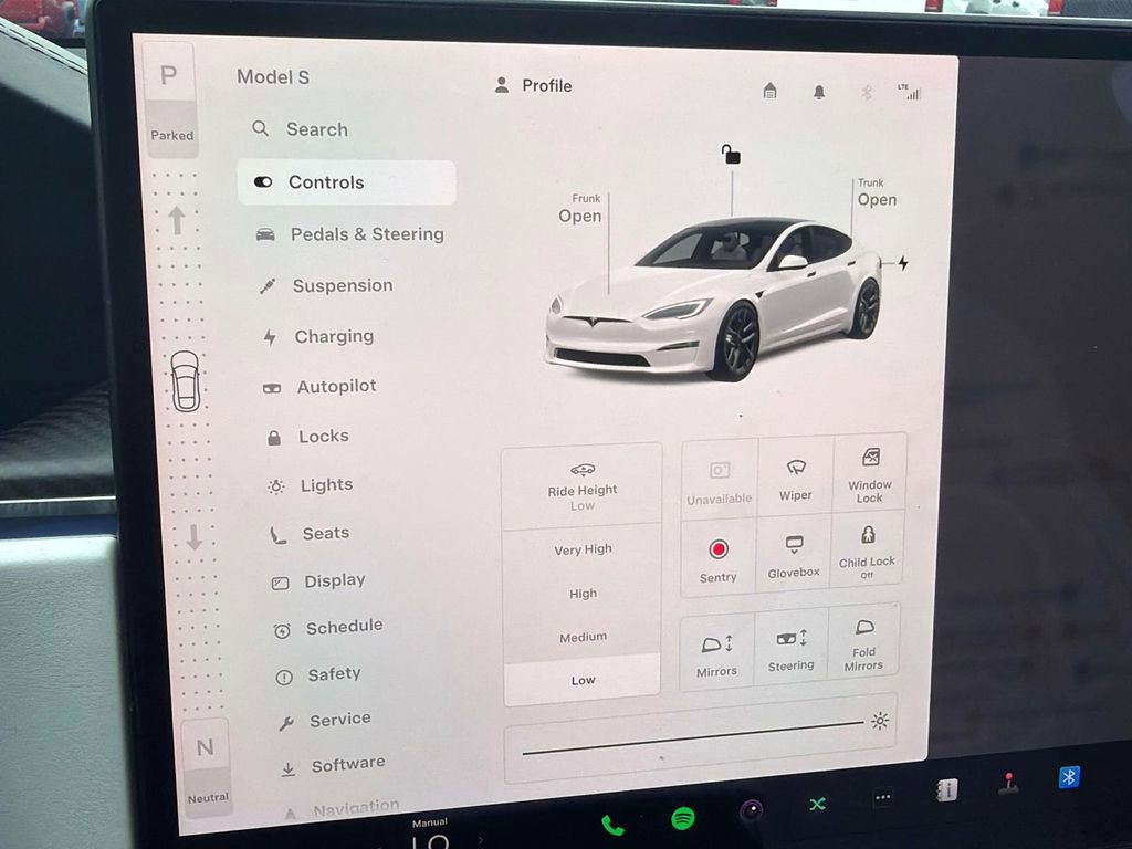 Used 2022 Tesla Model S Plaid image 15