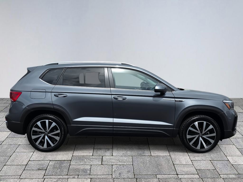 Used 2022 Volkswagen Taos SE w/ Panoramic Sunroof Package image 8