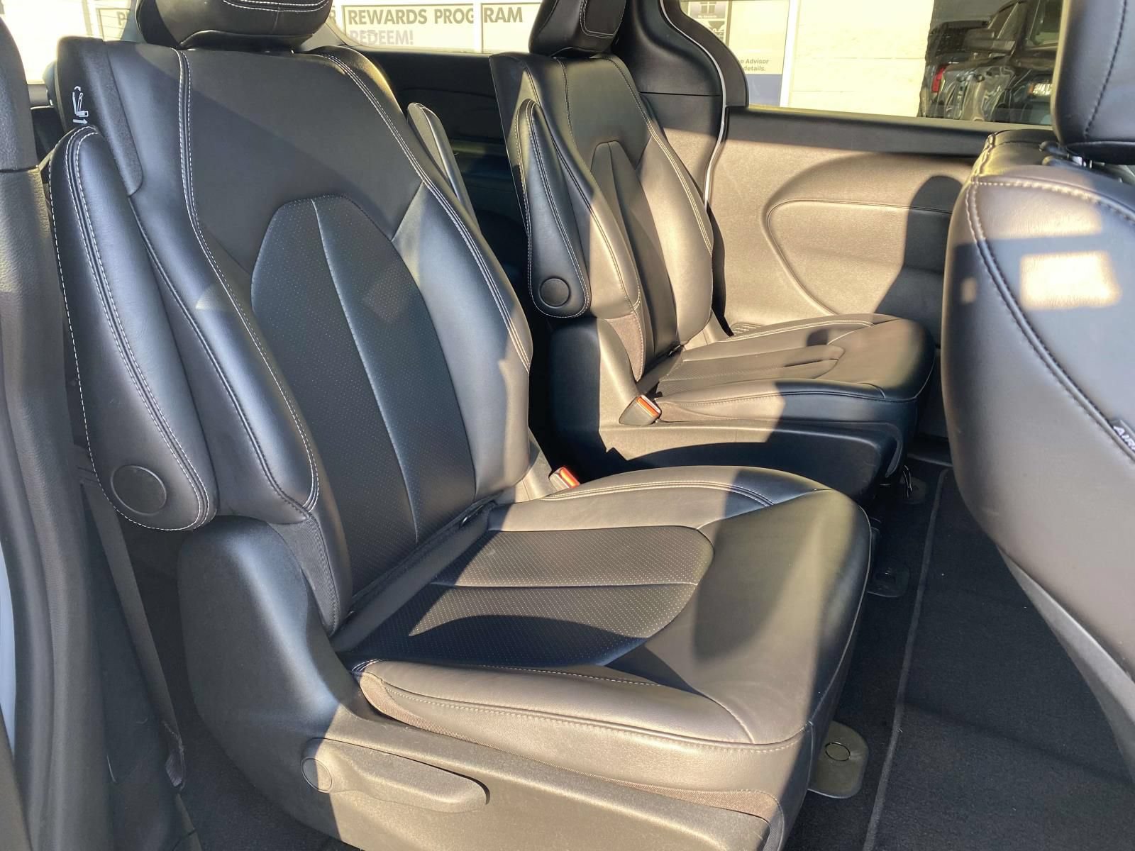 Used 2024 Chrysler Pacifica Limited FWD image 14