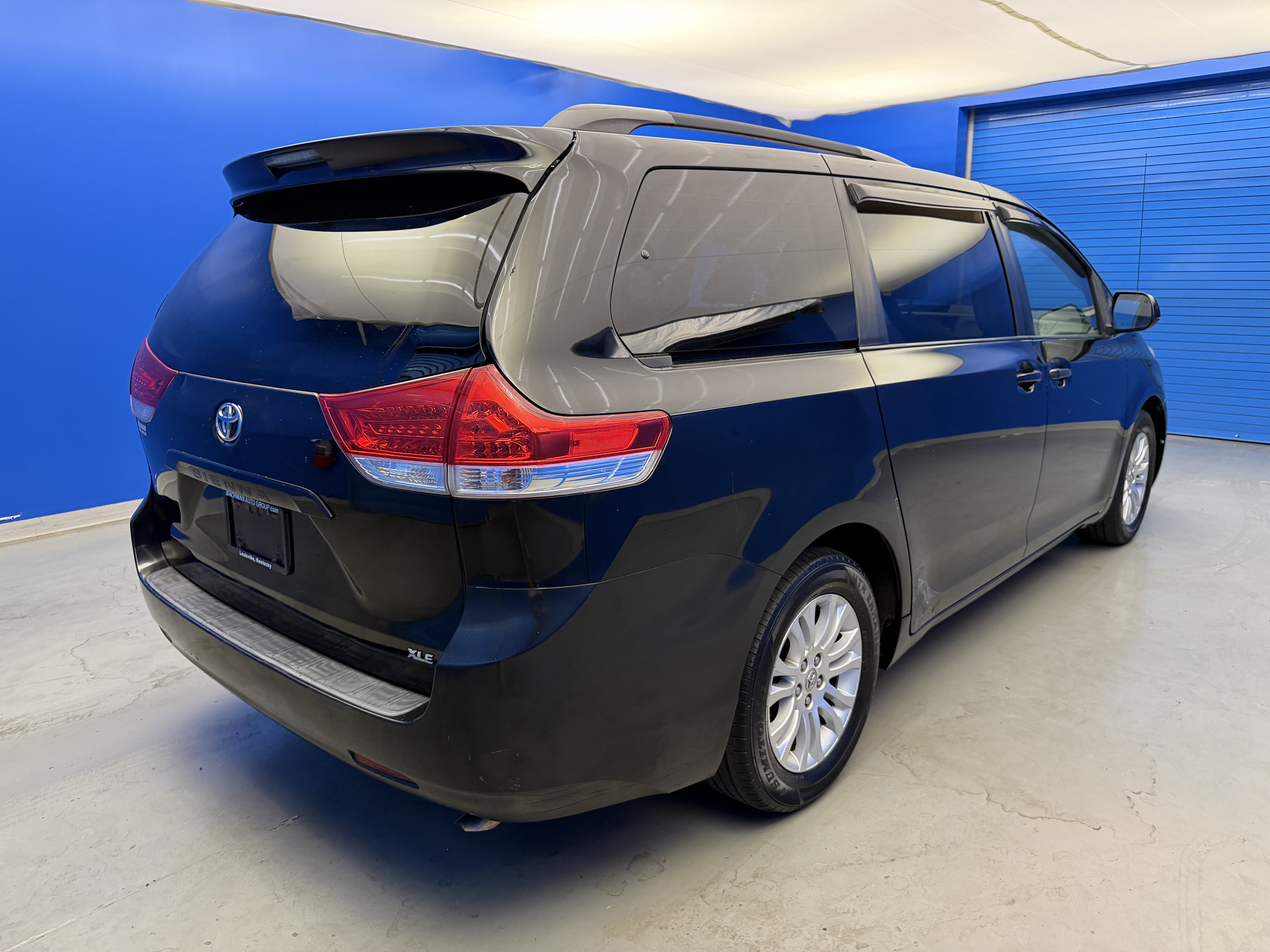 Used 2011 Toyota Sienna XLE FWD image 7