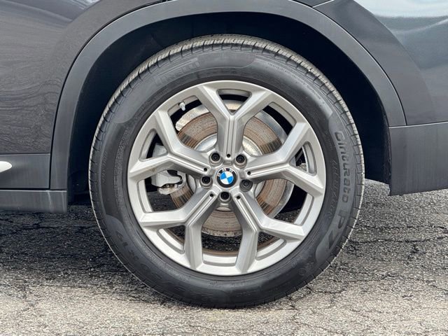 Certified 2025 BMW X4 xDrive30i w/ Premium Package image 4