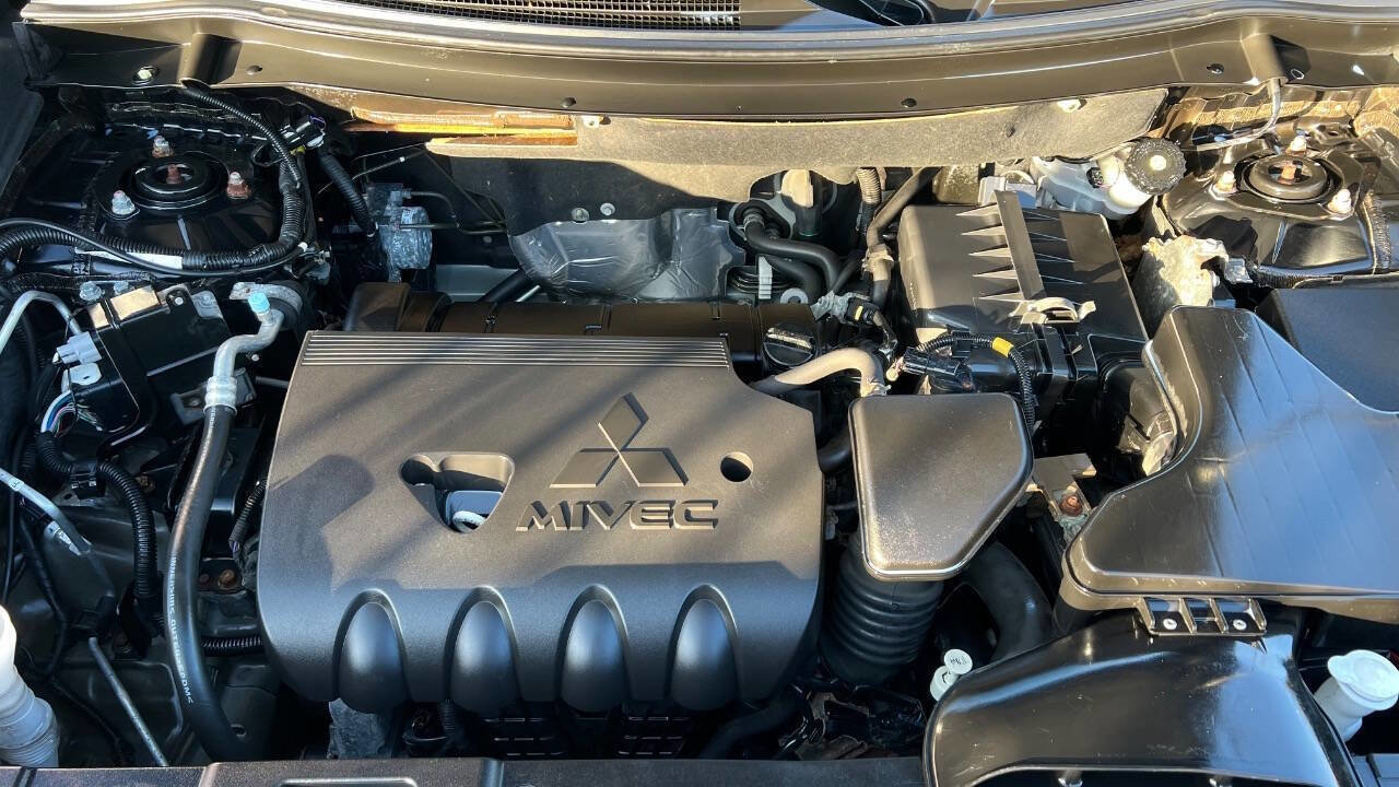 Used 2016 Mitsubishi Outlander SE image 22