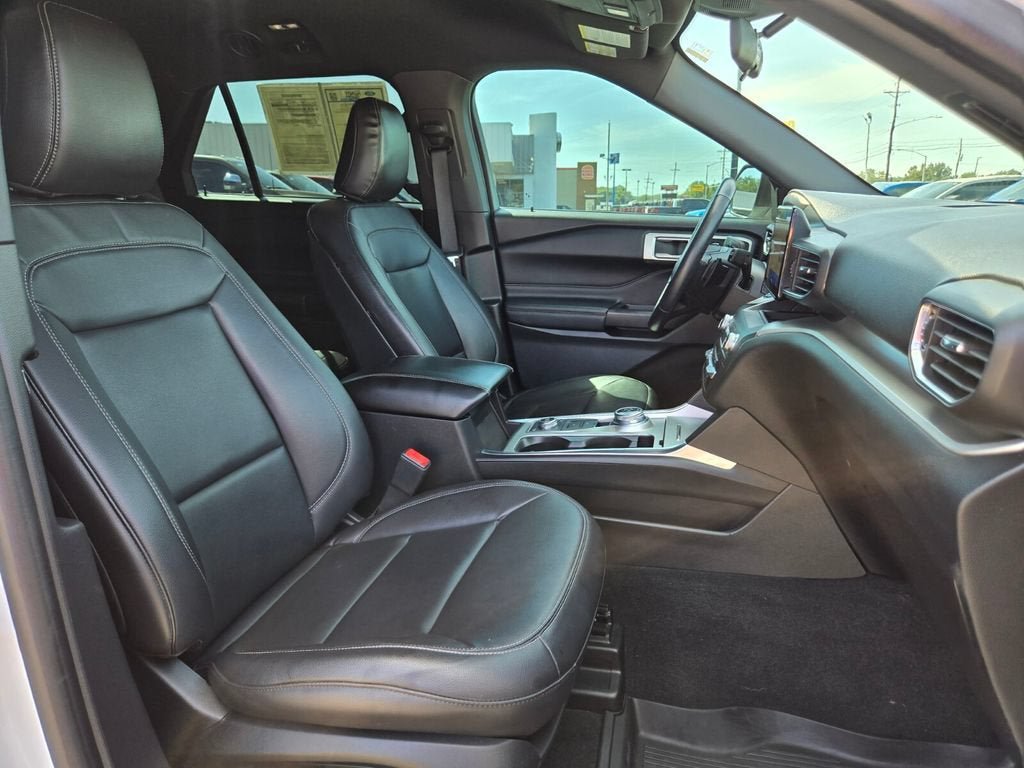Used 2020 Ford Explorer XLT w/ Equipment Group 202A AWD/4WD image 21