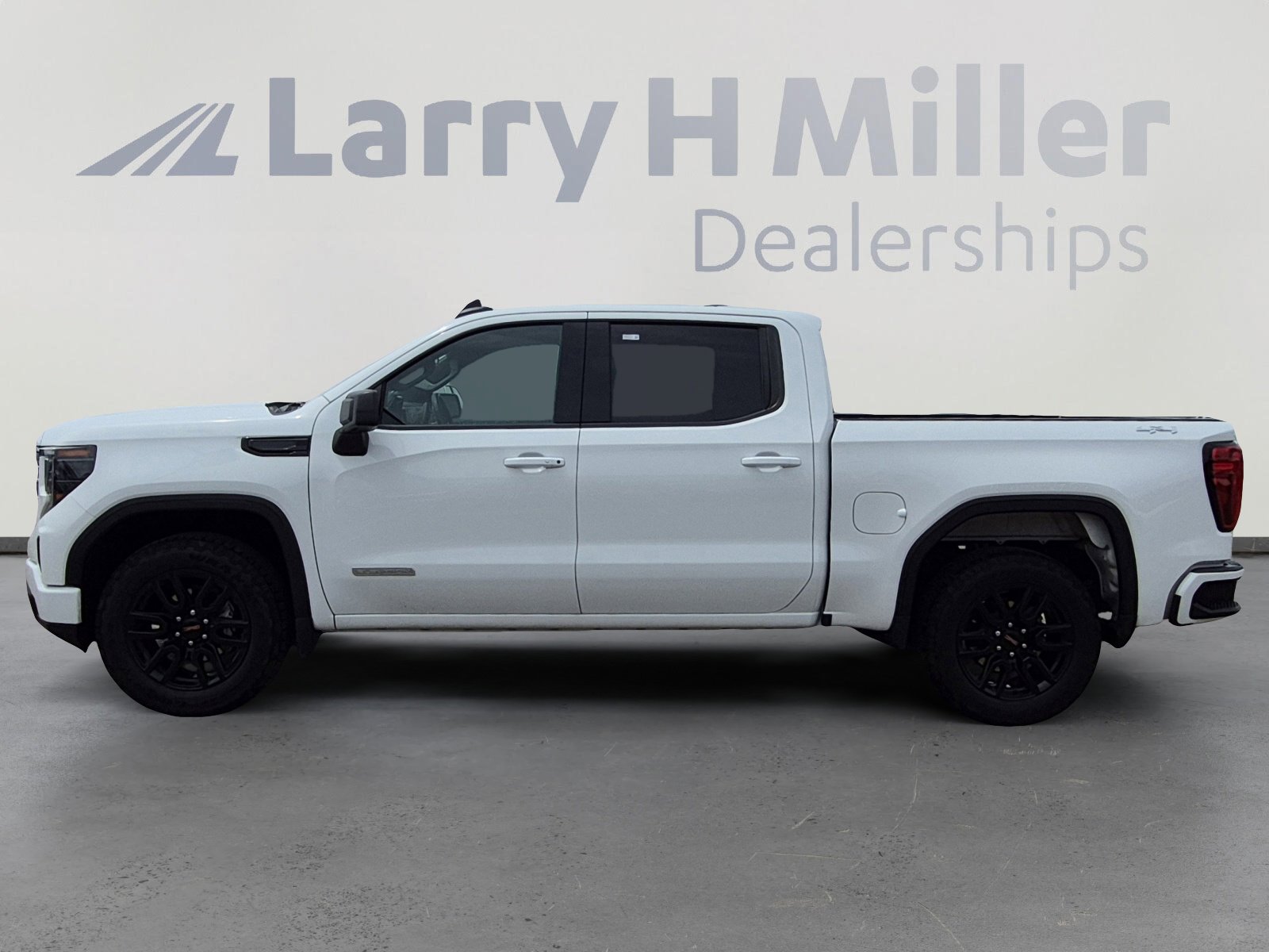 Used 2023 GMC Sierra 1500 Elevation AWD/4WD image 2