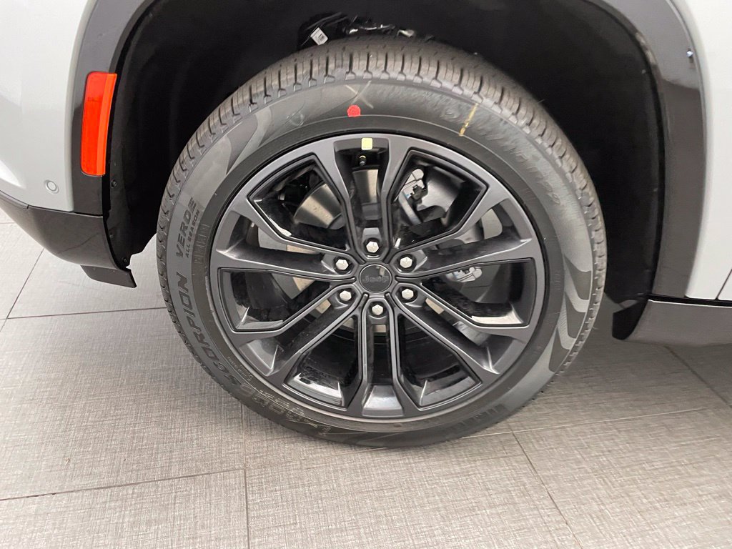 New 2026 Jeep Grand Wagoneer Summit AWD/4WD image 10