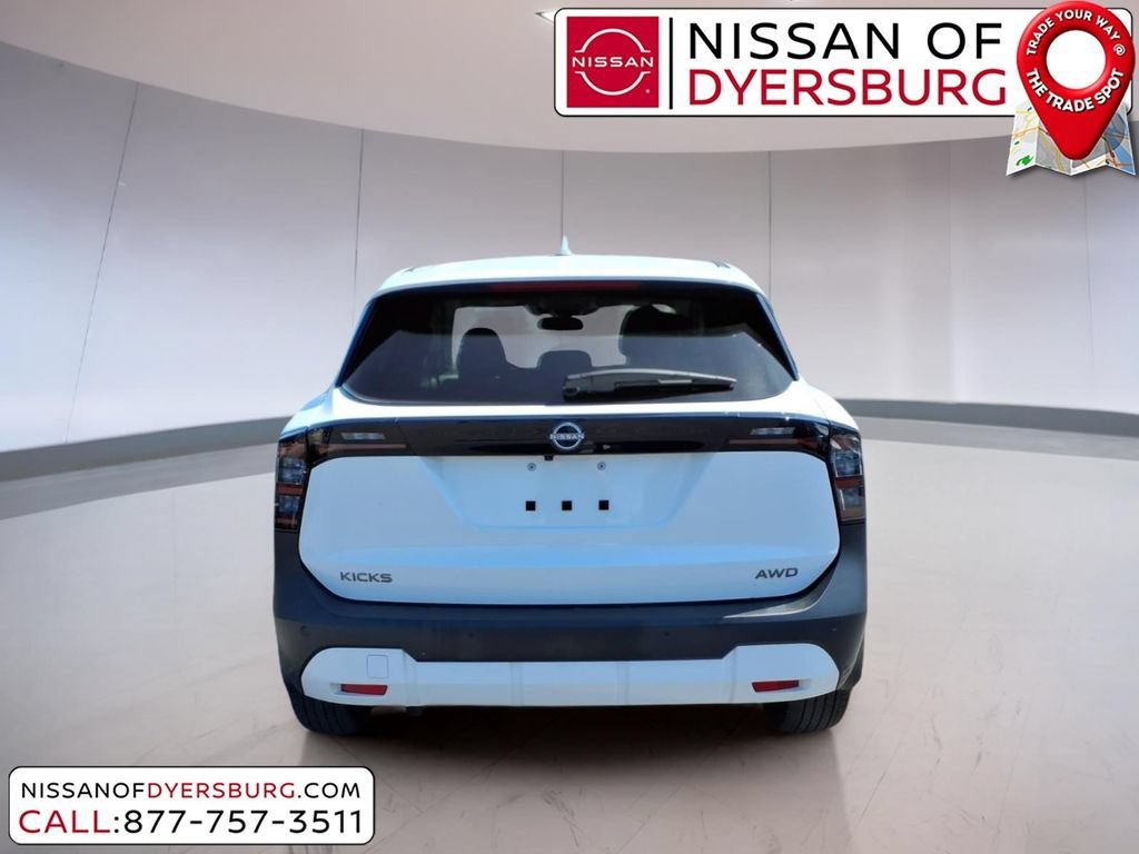 Used 2025 Nissan Kicks SV AWD/4WD image 4