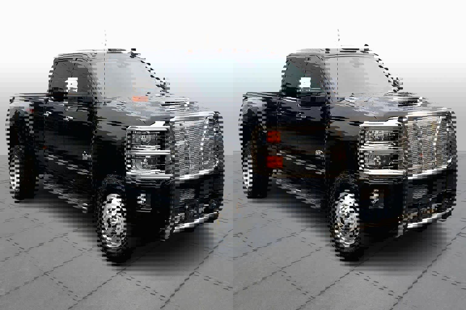 Used 2018 Chevrolet Silverado 3500 High Country w/ Duramax Plus Package image 2