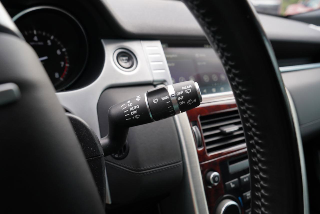 Used 2017 Land Rover Discovery Sport HSE Luxury image 28