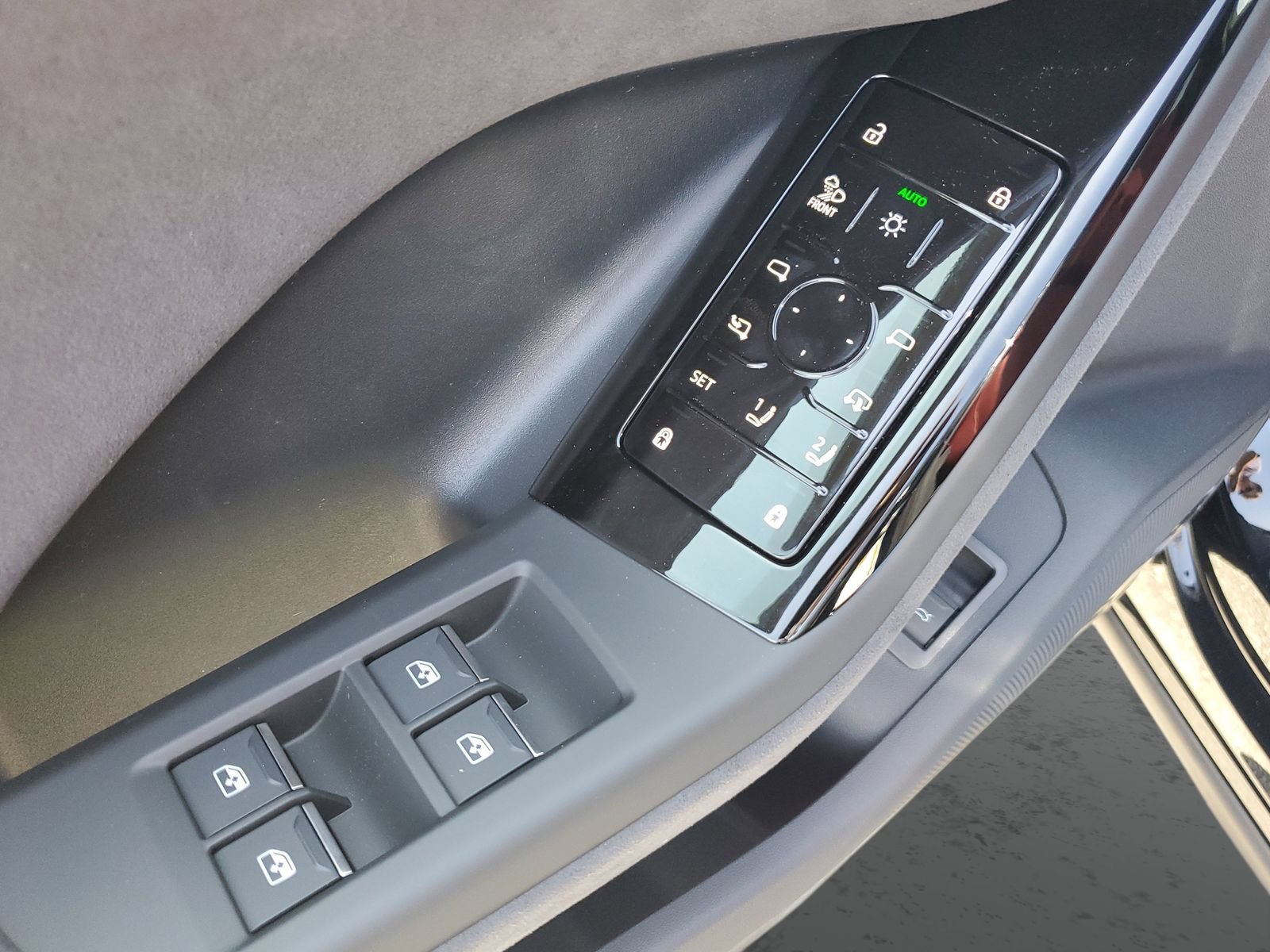 New 2027 Audi SQ6 e-tron Prestige AWD/4WD image 21