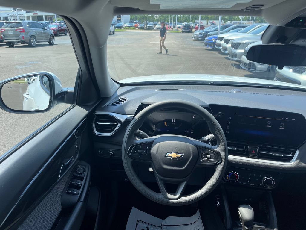 Used 2025 Chevrolet TrailBlazer LT w/ Driver Confidence Package FWD image 18