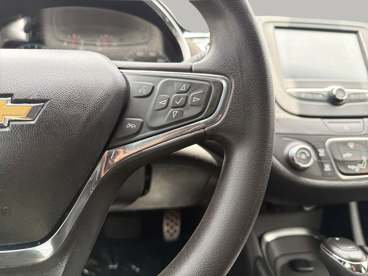 Used 2017 Chevrolet Malibu LT FWD image 25