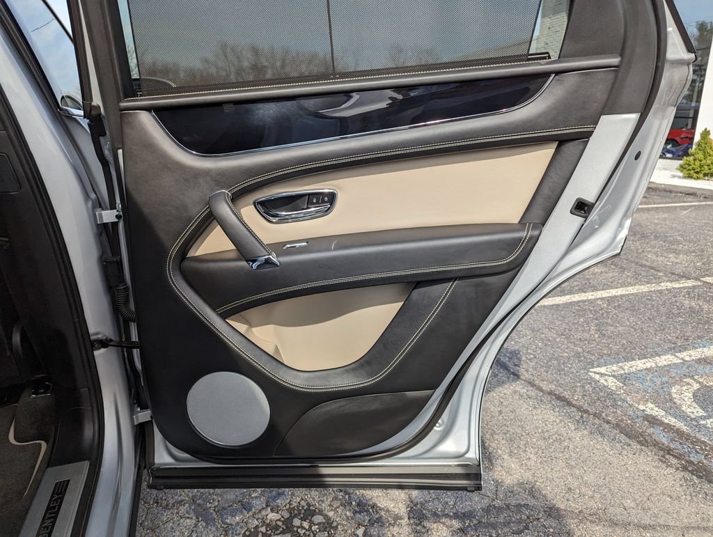 Used 2018 Bentley Bentayga AWD/4WD image 36