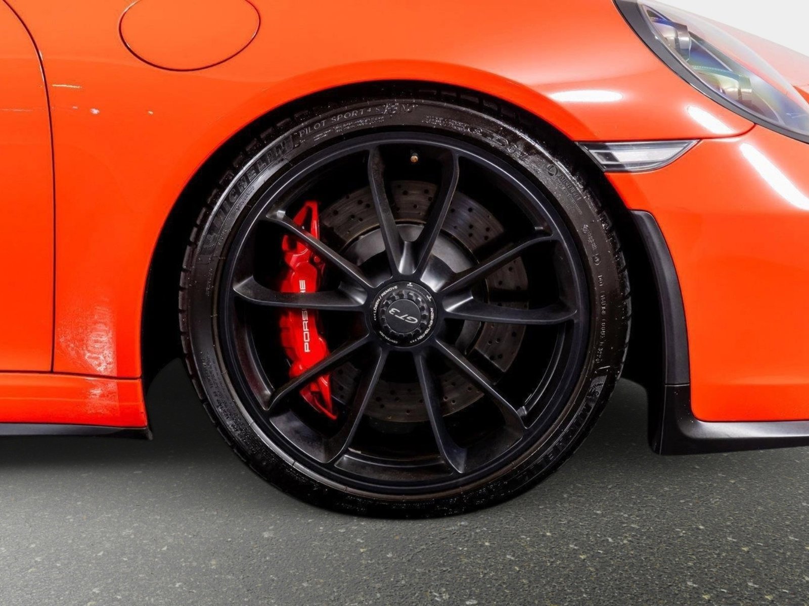 Used 2018 Porsche 911 GT3 RWD image 7