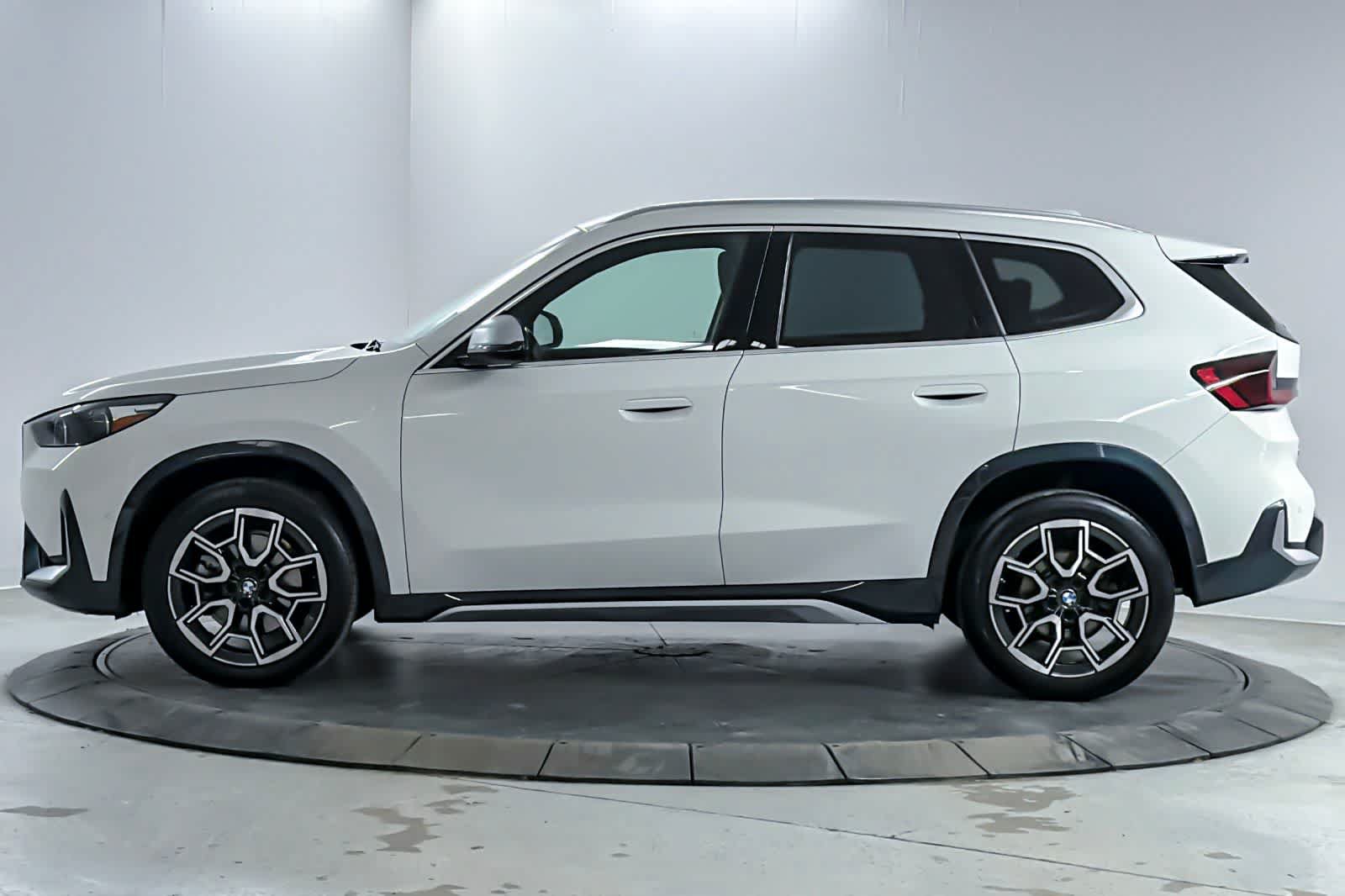 Used 2023 BMW X1 xDrive28i w/ Premium Package AWD/4WD image 5
