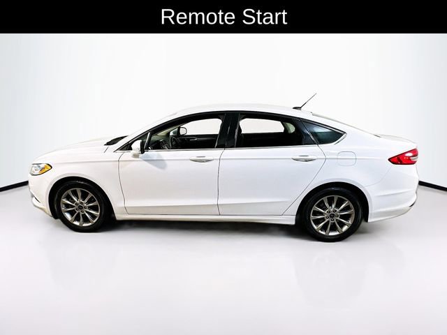 Used 2017 Ford Fusion SE FWD image 3