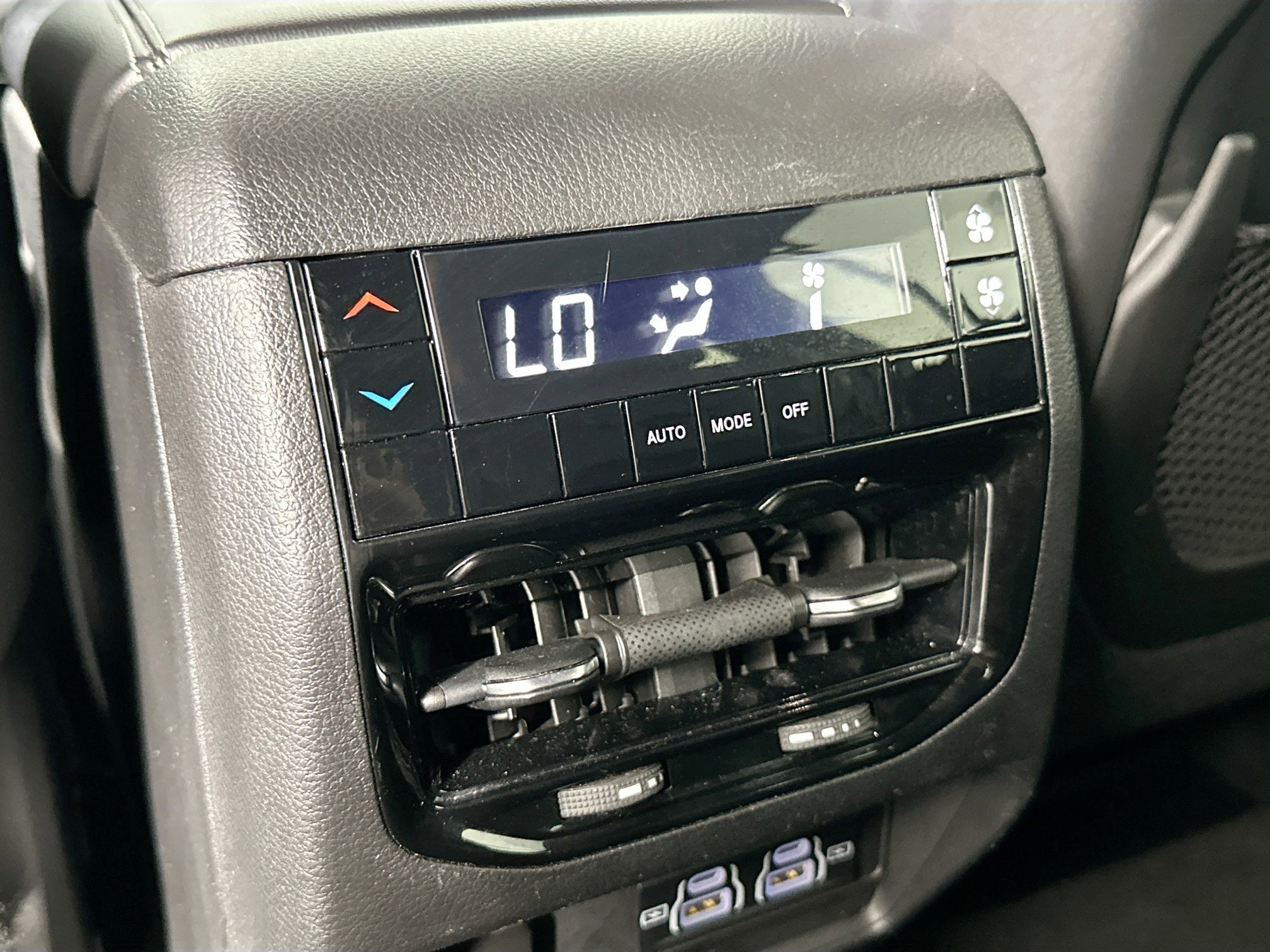 Used 2023 Jeep Grand Cherokee L Laredo AWD/4WD image 24