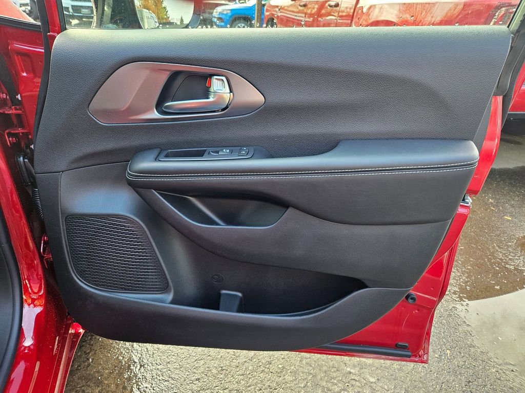 New 2026 Chrysler Pacifica Select image 20