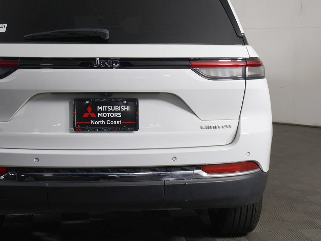 Used 2023 Jeep Grand Cherokee Limited AWD/4WD image 17
