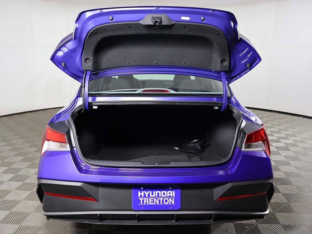 Certified 2025 Hyundai Elantra Sport image 14