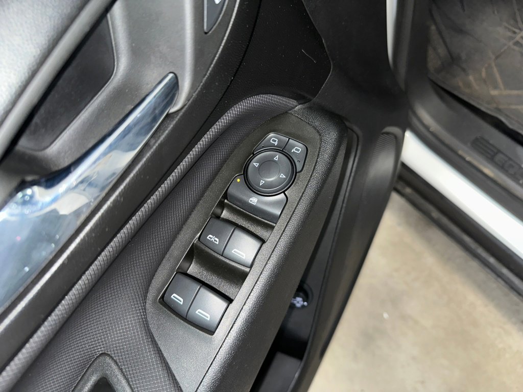 Certified 2022 Chevrolet Equinox RS w/ LPO, Floor Liner Package image 8