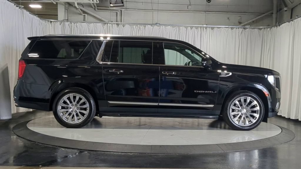 Used 2024 GMC Yukon XL Denali w/ Advanced Technology Package AWD/4WD image 9