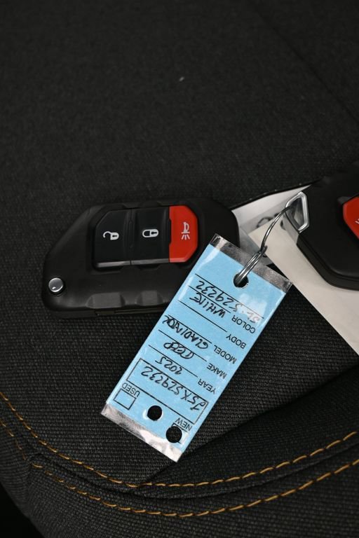 Used 2025 Jeep Gladiator Sport image 16