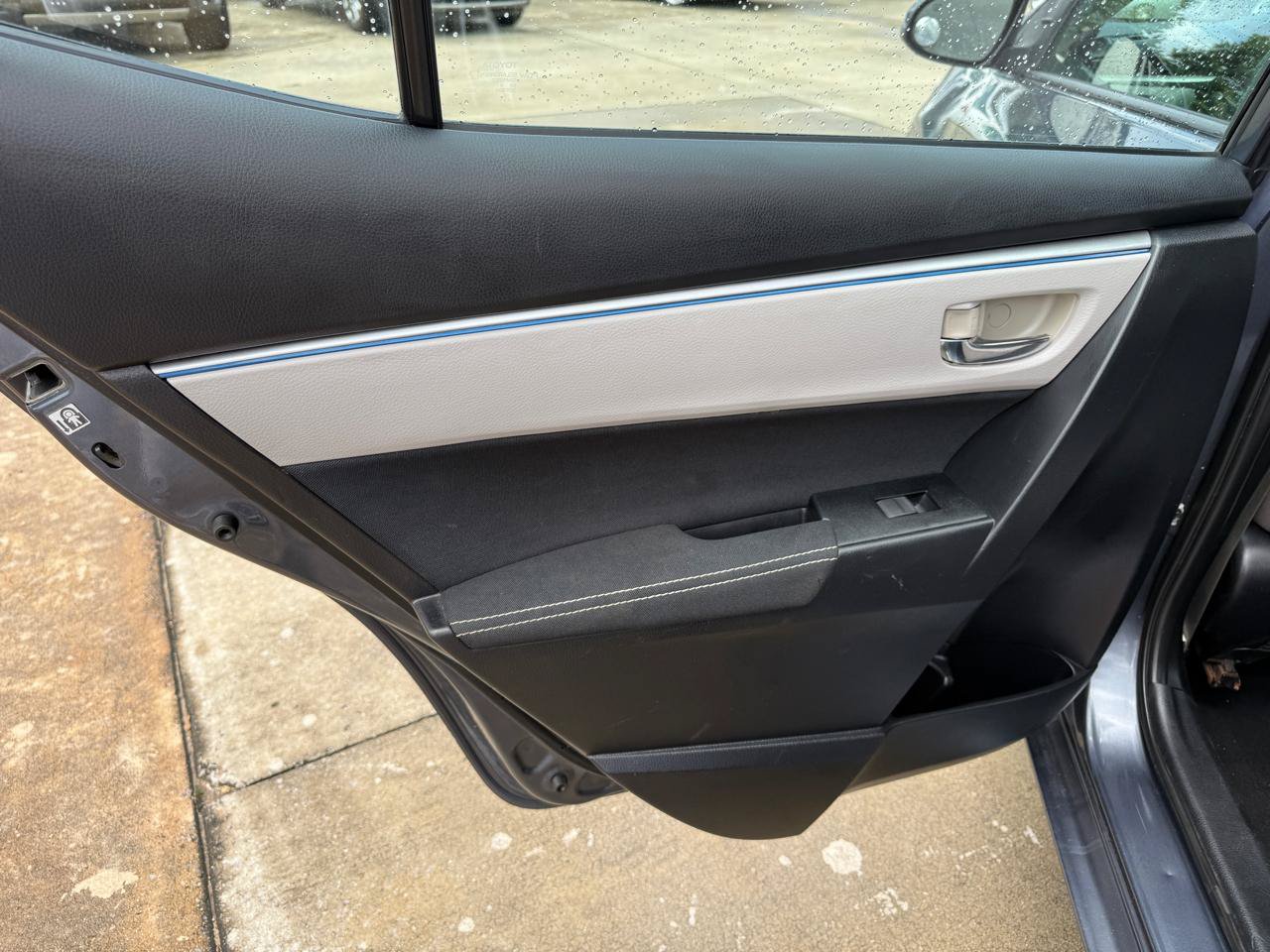 Used 2015 Toyota Corolla LE FWD image 21