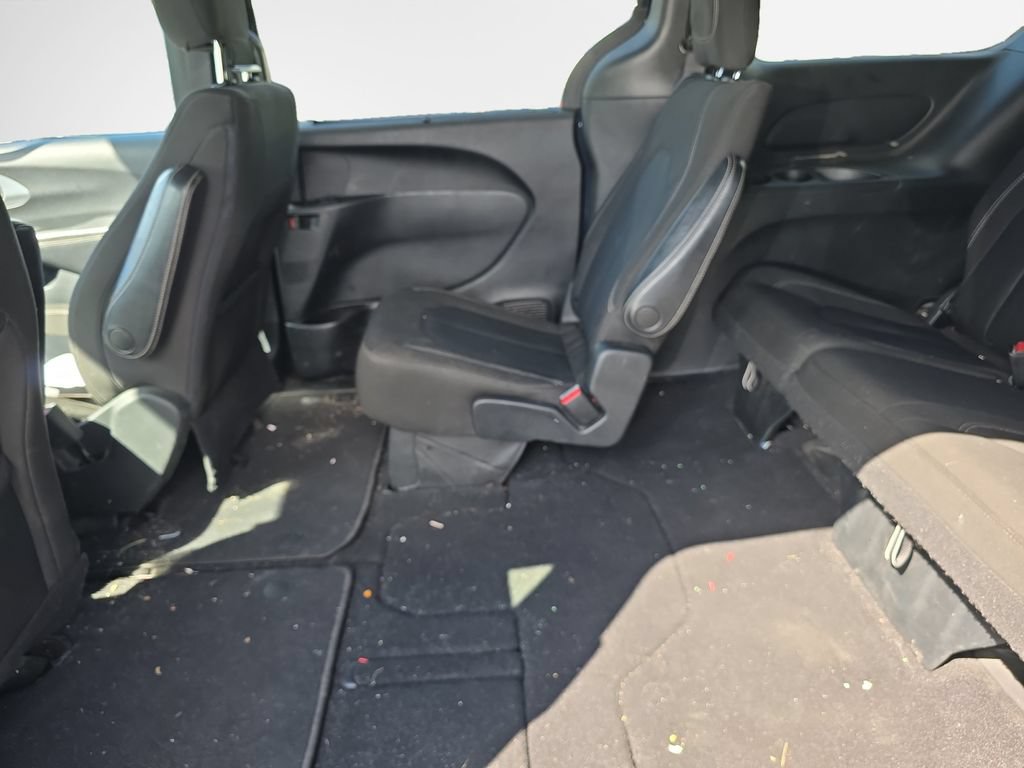 Used 2020 Chrysler Pacifica Touring w/ S Appearance Package FWD image 22